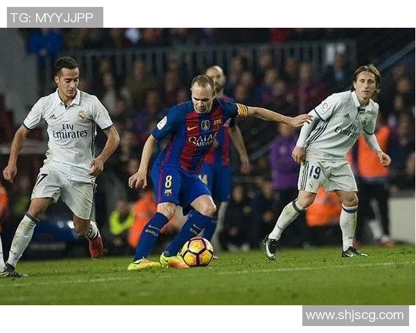 足球汇聚全球顶级球星的荣耀与传奇 见证足球世界的风云变幻 足球汇聚全球顶级球星的荣耀与传奇 见证足球世界的风云变幻